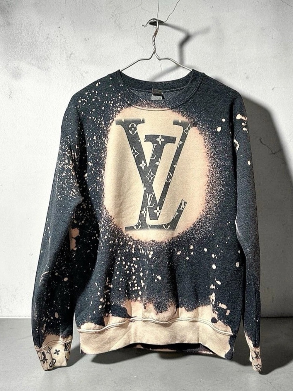 Distressed Graphic Sweatshirt in Black & Pink Size Small